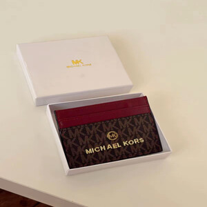 محفظة مايكل كورس عنابي