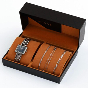 هدايا نسائية بلون فضي من ساعة واساور