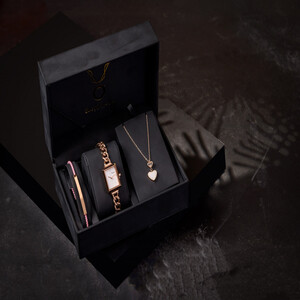 Indulge yourself with a luxury watch and a gold-plated accessory set.