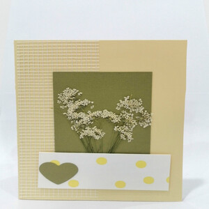 بطاقة تهنئة بالورد المجفف