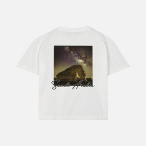 تي شيرت رجالي بلون أبيض بطبعة تعبر عن الطبيعة