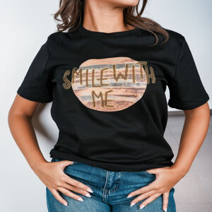 ‎ تي شيرت نسائي باللون الأسود