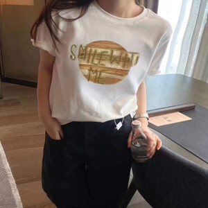 ‎ تي شيرت نسائي باللون الأبيض