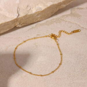 اساور نسائية مطلية موديل ناعم مطعمة بلون الذهب