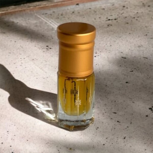 دهن عود مروكي مميز ربع تولة