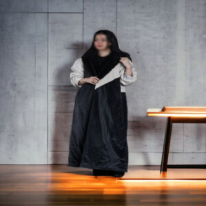 فروة نسائية  قماش ممزوج لون أسود  وبيج  تصميم عباية