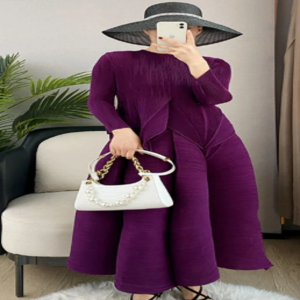 بدلة نسائية موضة صيف 2025 من Miyake (مناسب للجميع المقاسات) بلون سادة ورقبة دائرية وأكمام طويلة تنورة بوستير عالية الخصر بطيات من قطعتين