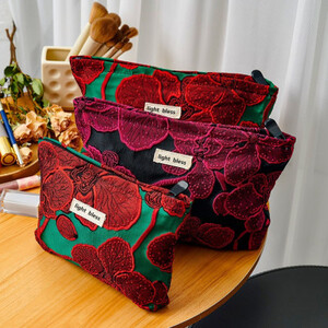 زهرة حمراء موضة قماش المرأة حقيبة يد مستحضرات التجميل السفر المنظم أدوات الزينة ماكياج الحقيبة السيدات الفاخرة يشكلون حقيبة للهدايا 2025