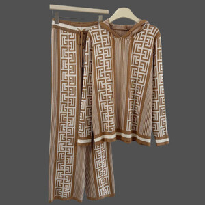 سترة تريكو عصرية بغطاء للرأس مطبوعة هندسية للنساء عالية الخصر للتخسيس بنطال ذو قصة أرجل واسعة طقم مكون من قطعتين أنيق للتنقل...