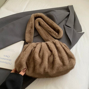 المألوف التجاعيد سحابة حقيبة لينة فو الفراء حقائب كتف صغيرة للنساء 2025 الشتاء الاتجاه الكورية أفخم حقائب اليد حقيبة كروسبودي