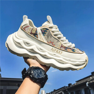 أحذية رياضية مكتنزة للرجال مصممة بنعل ناعم أحذية الجري موضة غير قابلة للانزلاق كاجوال قابلة للتنفس أحذية منصة زيادة الارتفاع للرجال