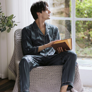 الرجال الربيع والخريف والصيف 100  منامة الحرير رقيقة عادية وبسيطة لارتداء خارج المنزل الصيف بيجامة مجموعة