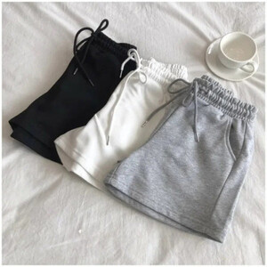 شورت صيفي للسيدات لعام 2025 بنطال جميل للفتيات على الطراز الكوري للطلاب هاراجوكو بنطلون رمادي نقي بسيط للسيدات