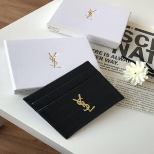 محفظة سان لوران جلد ذهبي