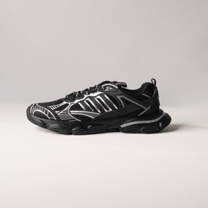 ‎ حذاء نسائي عصري باللون الأسود