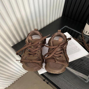 ‎ حذاء نسائي بكعب كلاسيك بلون بني