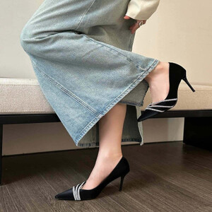 ‎ حذاء نسائي بكعب عالي باللون الأسود