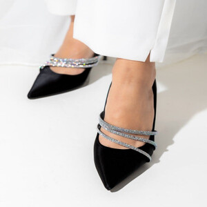 ‎ حذاء نسائي بكعب عالي باللون الأسود