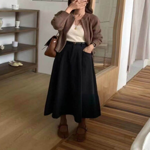 ‎ تنورة نسائية بتصميم أنيق بلون أسود