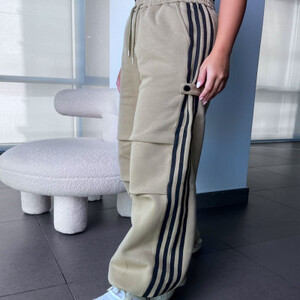 ‎ بنطلون نسائي بتصميم عملي بلون بيج