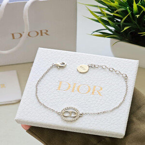 اسوارة ديور Dior