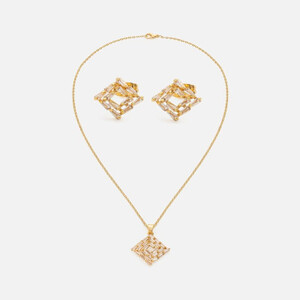 ‎ طقم نسائي ناعم باللون الذهبي