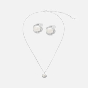 ‎ طقم نسائي من حلق وسلسال بلون فضي