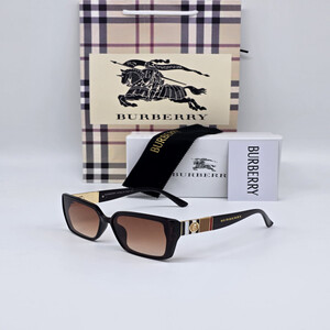 نظارة شمسية نسائية من ماركة بربري