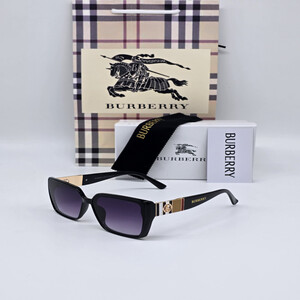 نظارة شمسية نسائية من ماركة بربري