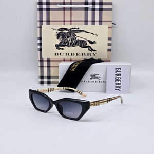 نظارة شمسية نسائية من ماركة بربري