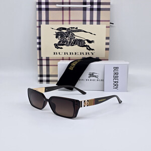 نظارة شمسية نسائية من ماركة بربري