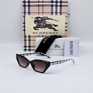 نظارة شمسية نسائية من ماركة بربري