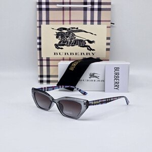 نظارة شمسية نسائية من ماركة بربري