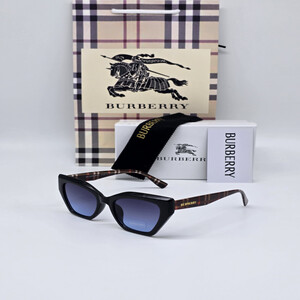 نظارة شمسية نسائية من ماركة بربري