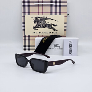 نظارة شمسية نسائية من ماركة بربري