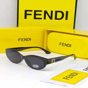 نظارة شمسية نسائيه من ماركة -فندي