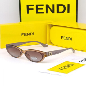 نظارة شمسية نسائية - من ماركة فندي