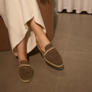 مصمم فاخر الشرق الأوسط شرابة الجلد المدبوغ أحذية جلدية بدون كعب للنساء 2025 الانزلاق على النعال شقة العمل المشي أحذية عالية الجودة