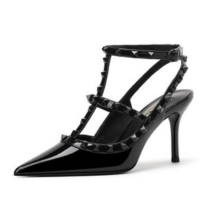 أحذية نسائية أوروبية وأمريكية جديدة لعام 2026 بكعب عالٍ مدبب ومزينة بالمسامير، أحذية نسائية بكعب رفيع وفتحة ضحلة