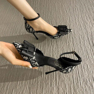 صنادل نسائية صيفية بكعب عالٍ وكعب رفيع ووقوف لفترة طويلة مريحة ومتعددة الاستخدامات وحزام واحد صنادل مسطحة القاع للبالغين